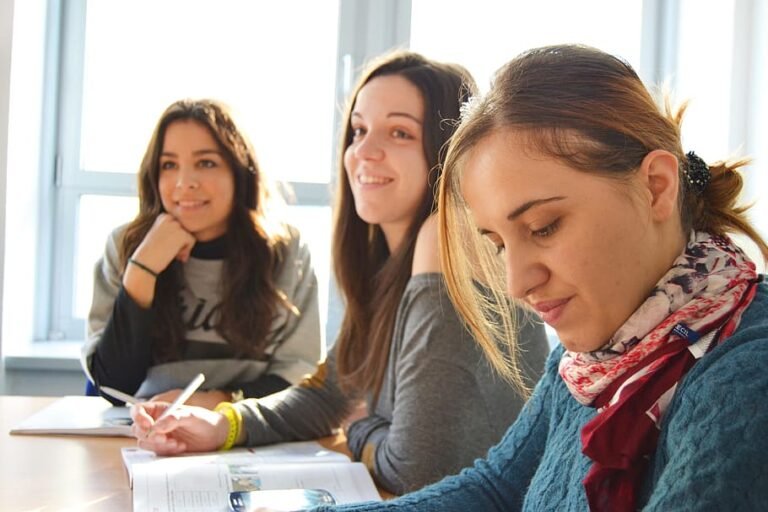 tres alumnas